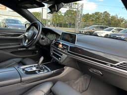 BMW 7 Series — miniatura 9