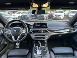 BMW 7 Series — miniatura 10