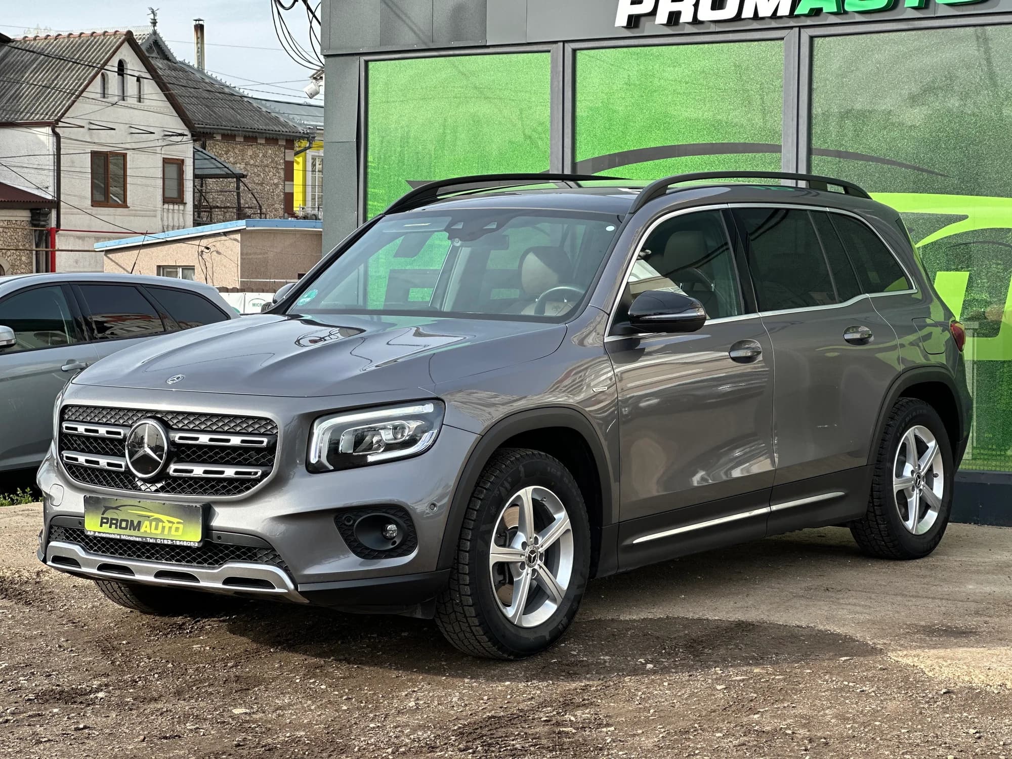 Mercedes-Benz GLB — fotografie 1