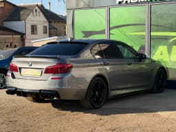 BMW 5 Series — miniatura 4
