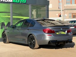 BMW 5 Series — miniatura 6