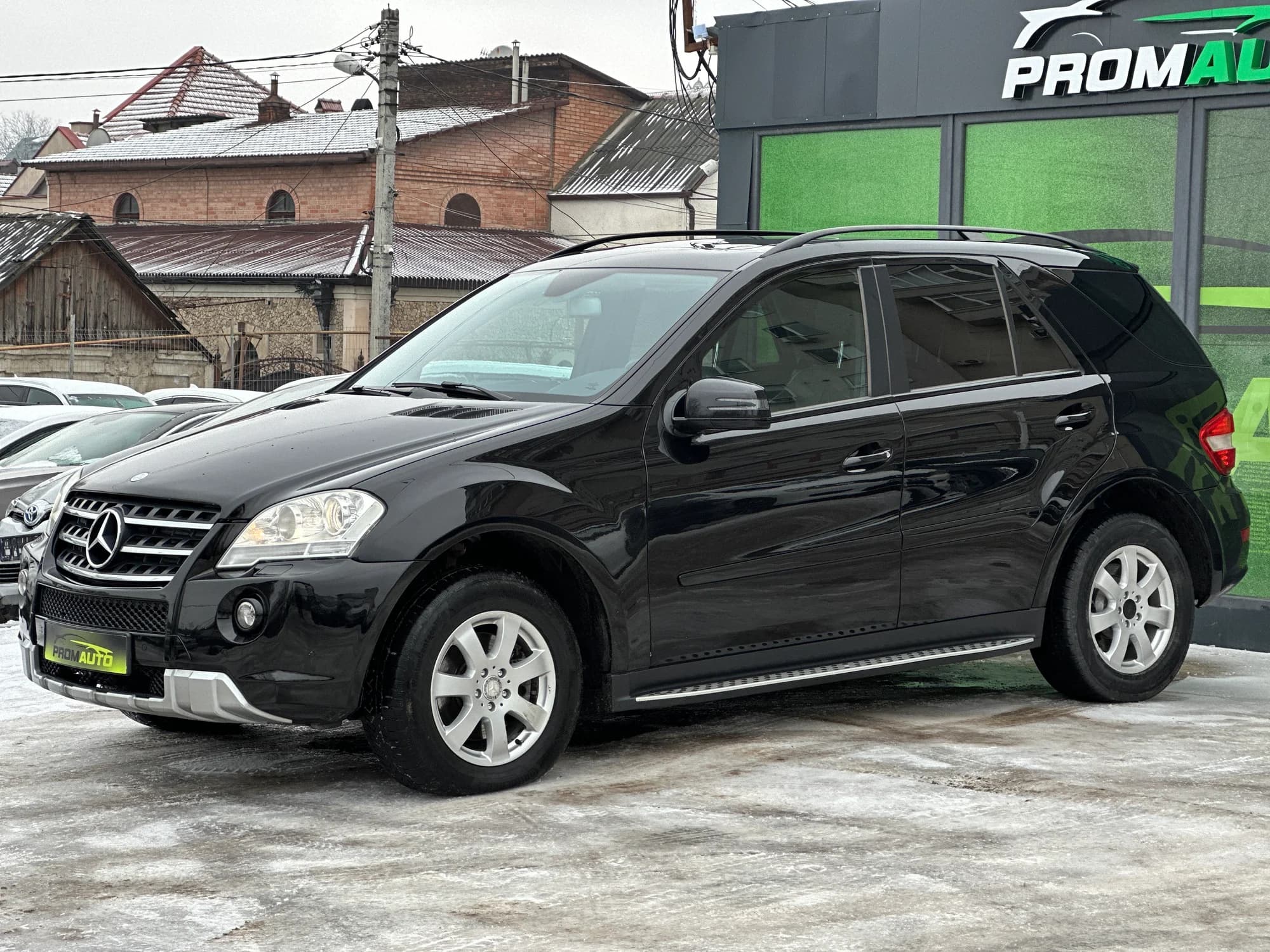 Mercedes-Benz M-Class — fotografie 1