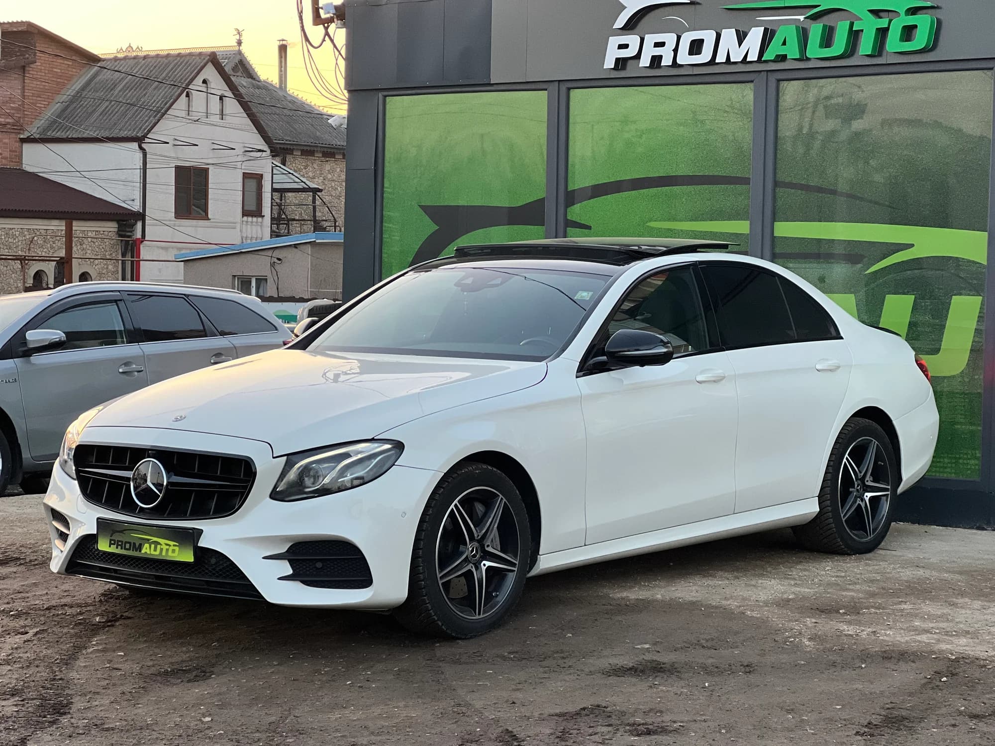 Mercedes-Benz E-Class — fotografie 1