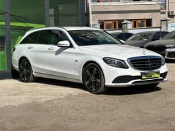 Mercedes-Benz C-Class — miniatura 3