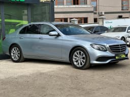 Mercedes-Benz E-Class — miniatura 3