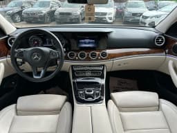 Mercedes-Benz E-Class — miniatura 11