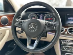 Mercedes-Benz E-Class — miniatura 12