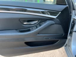 BMW 5 Series — miniatura 10