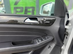Mercedes-Benz M-Class — miniatura 10