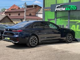 BMW 7 Series — miniatura 4