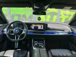 BMW 7 Series — miniatura 9