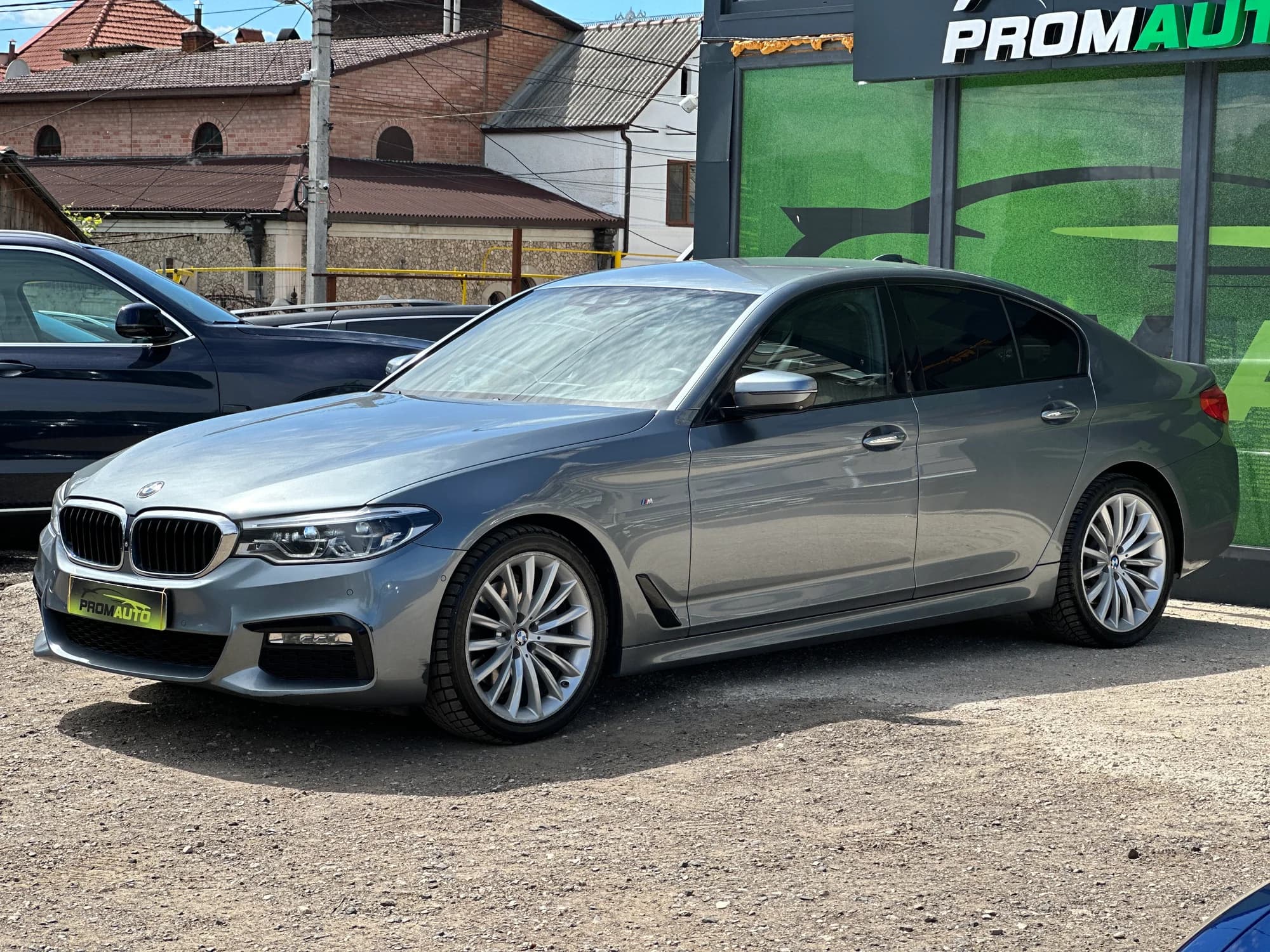 BMW 5 Series — fotografie 1