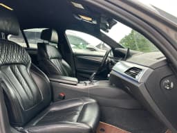 BMW 5 Series — miniatura 9