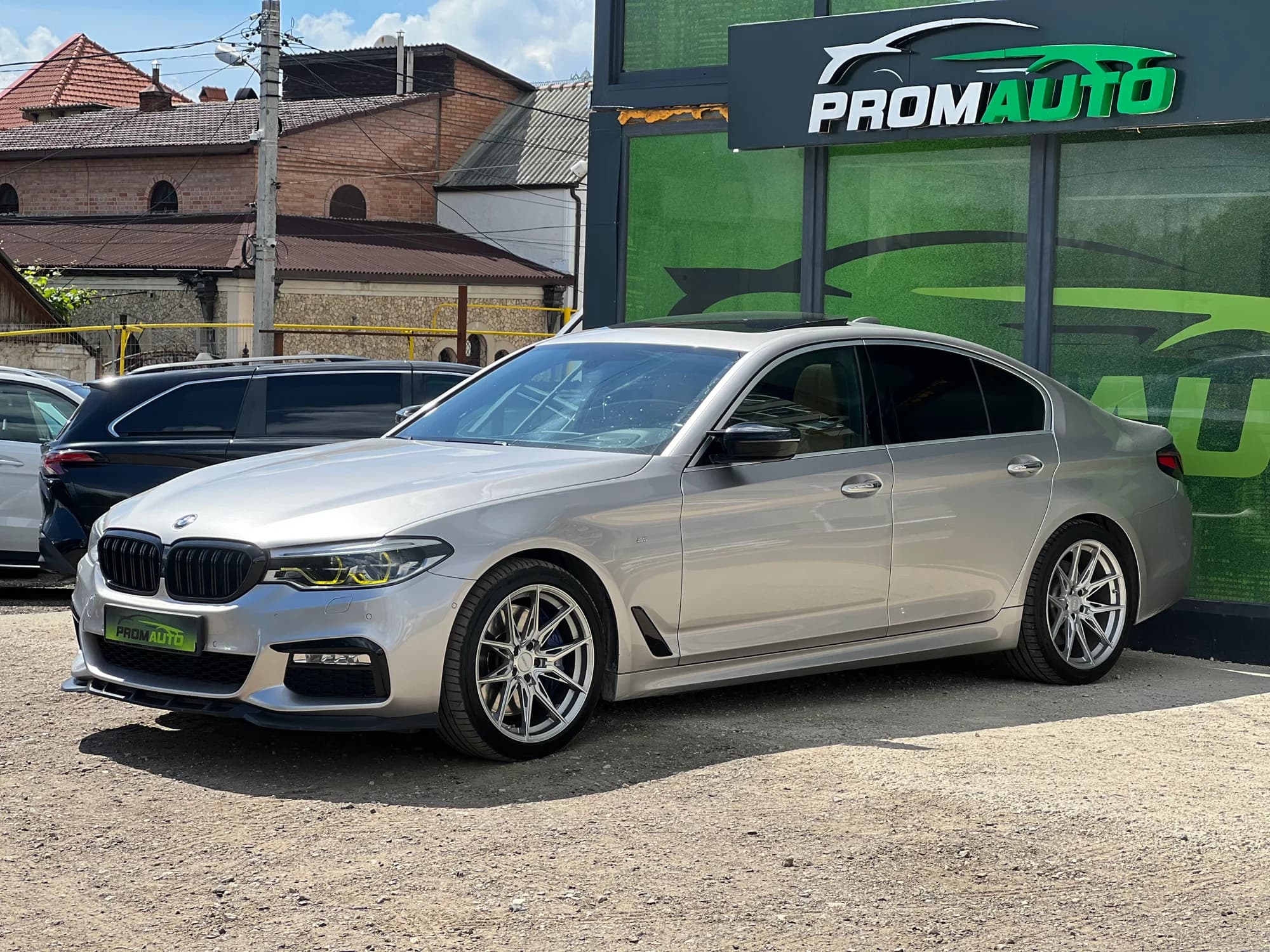 BMW 5 Series — fotografie 1