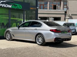 BMW 5 Series — miniatura 6