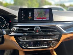 BMW 5 Series — miniatura 10