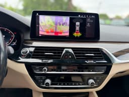 BMW 5 Series — miniatura 11