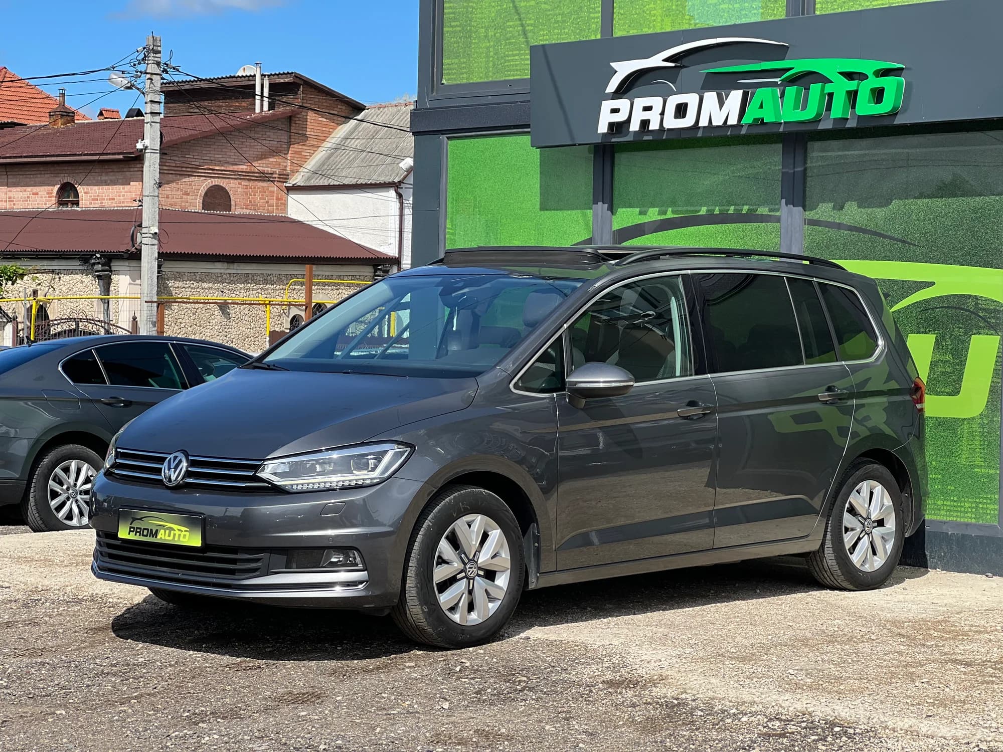 Volkswagen Touran — fotografie 1