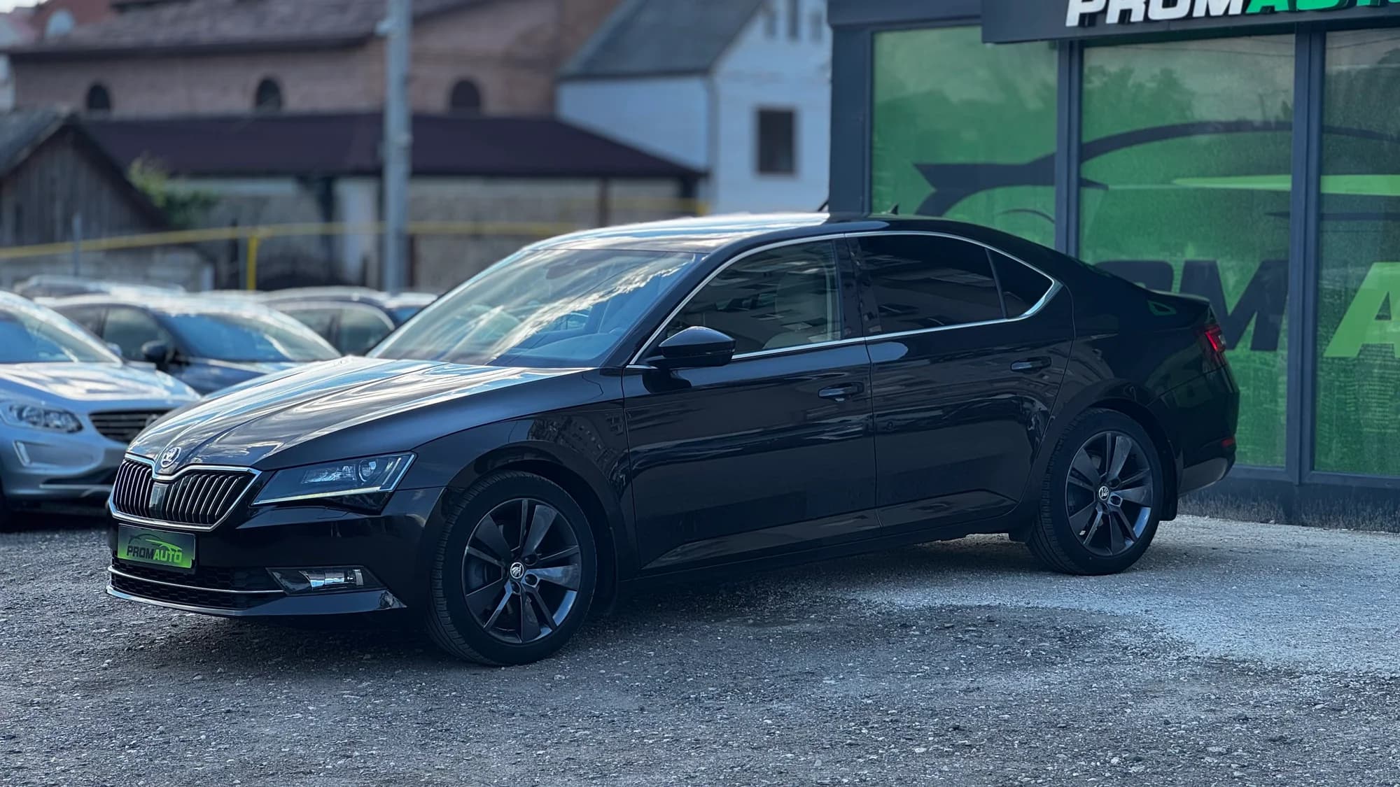 Skoda Superb — fotografie 1