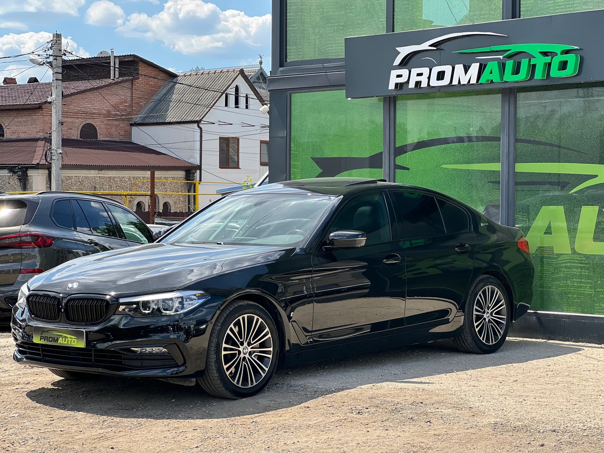 BMW 5 Series — fotografie 1