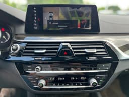 BMW 5 Series — miniatura 10
