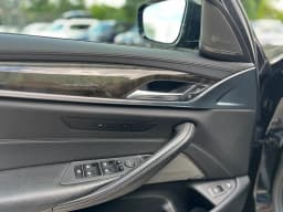 BMW 5 Series — miniatura 11