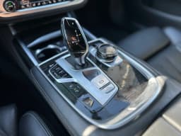 BMW 7 Series — miniatura 16