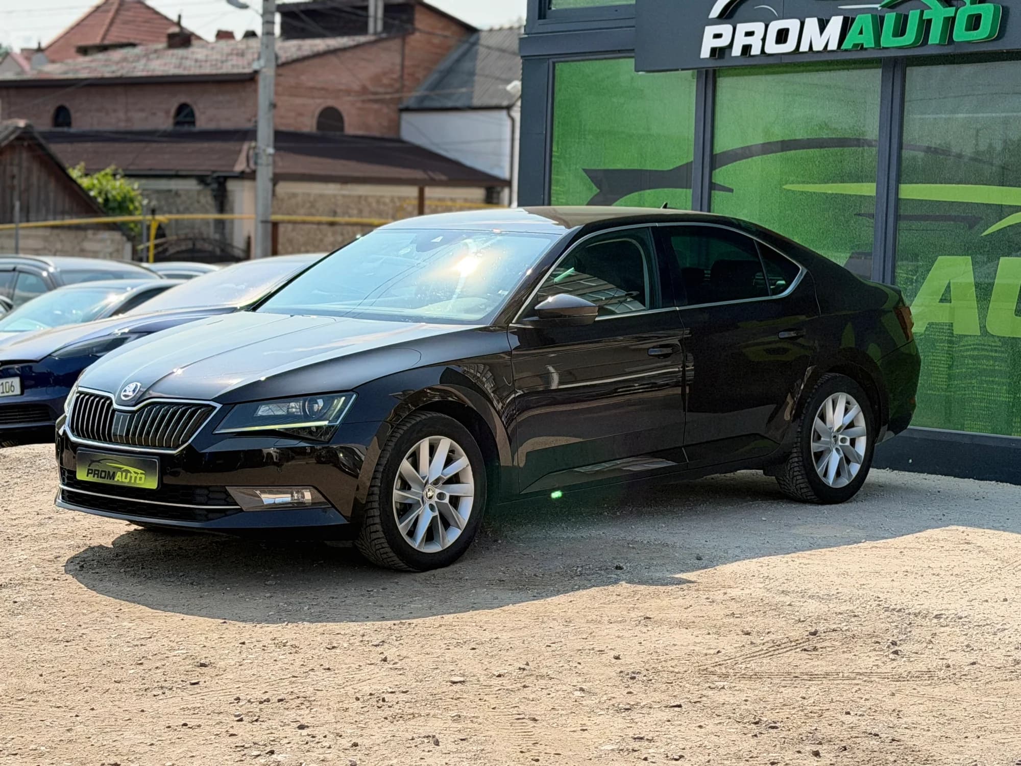 Skoda Superb — fotografie 1