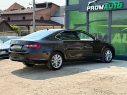 Skoda Superb — miniatura 4