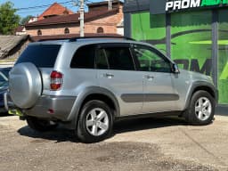Toyota RAV4 — miniatura 4