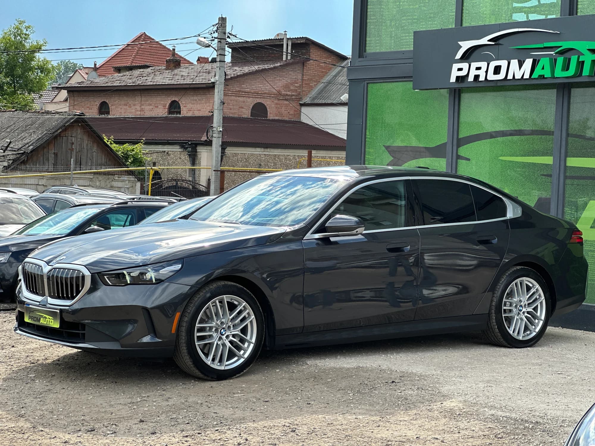 BMW 5 Series — fotografie 1