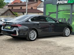 BMW 5 Series — miniatura 4