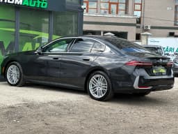 BMW 5 Series — miniatura 6