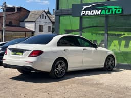 Mercedes-Benz E-Class — miniatura 4