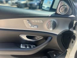 Mercedes-Benz E-Class — miniatura 11