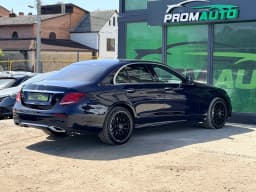 Mercedes-Benz E-Class — miniatura 4