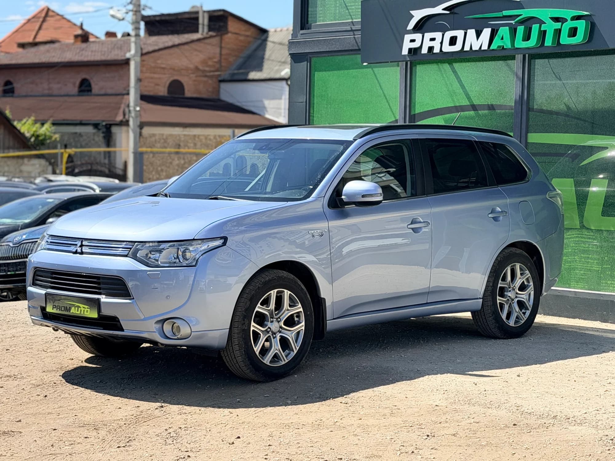 Mitsubishi Outlander — fotografie 1