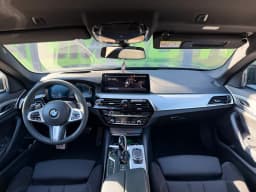BMW 5 Series — miniatura 7