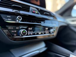 BMW 5 Series — miniatura 11