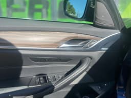 BMW 5 Series — miniatura 12