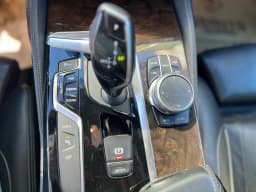 BMW 5 Series — miniatura 11