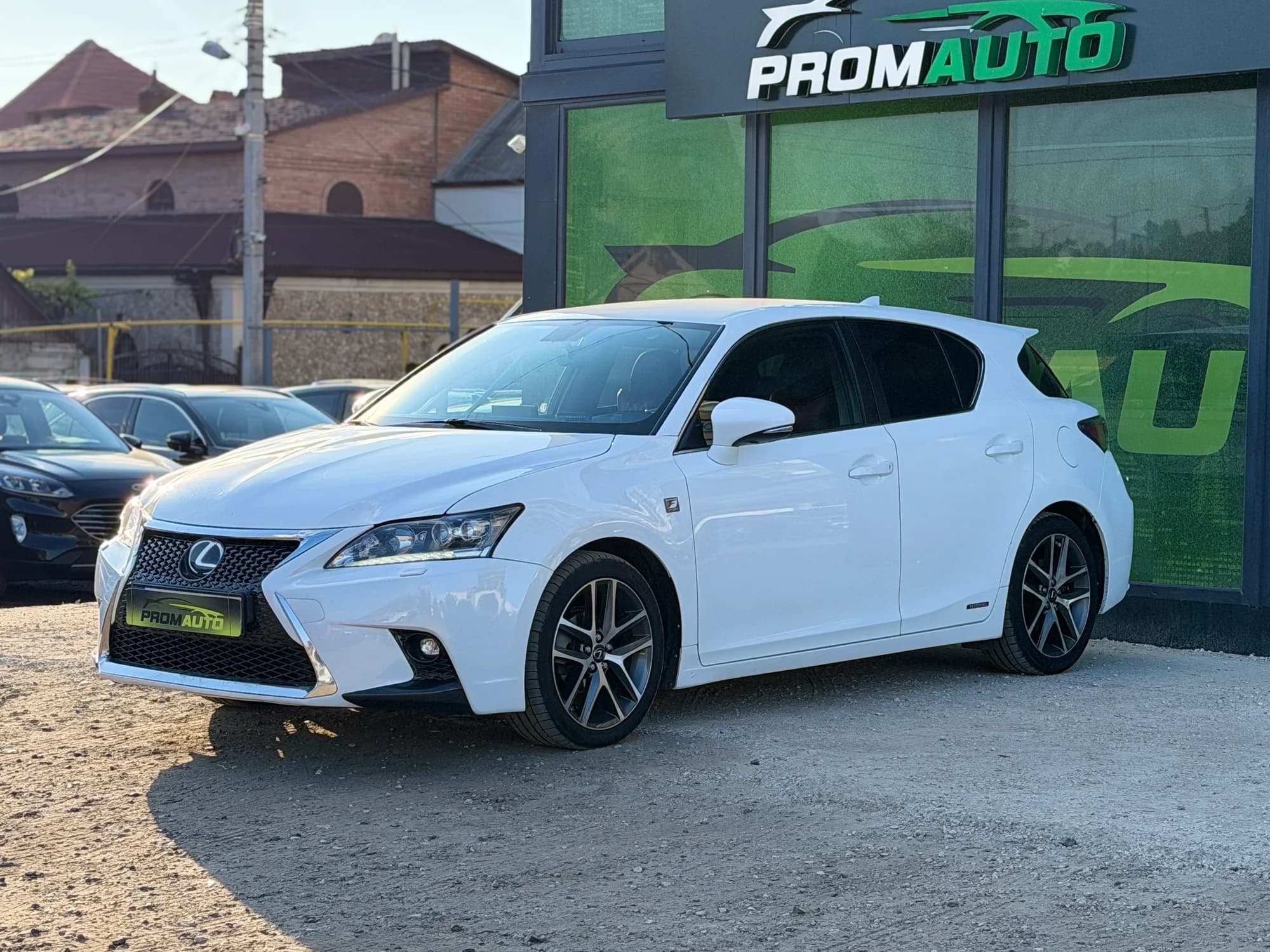 Lexus CT — fotografie 1