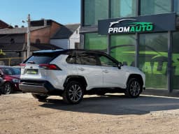 Toyota RAV4 — miniatura 4