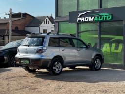 Mitsubishi Outlander — miniatura 4