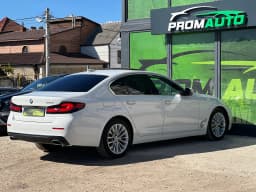 BMW 5 Series — miniatura 4