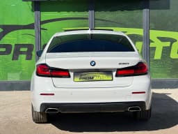 BMW 5 Series — miniatura 5