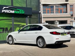 BMW 5 Series — miniatura 6