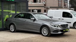 Mercedes-Benz E-Class — miniatura 3