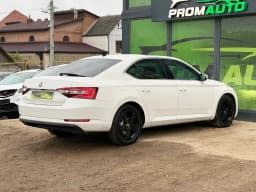 Skoda Superb — miniatura 4