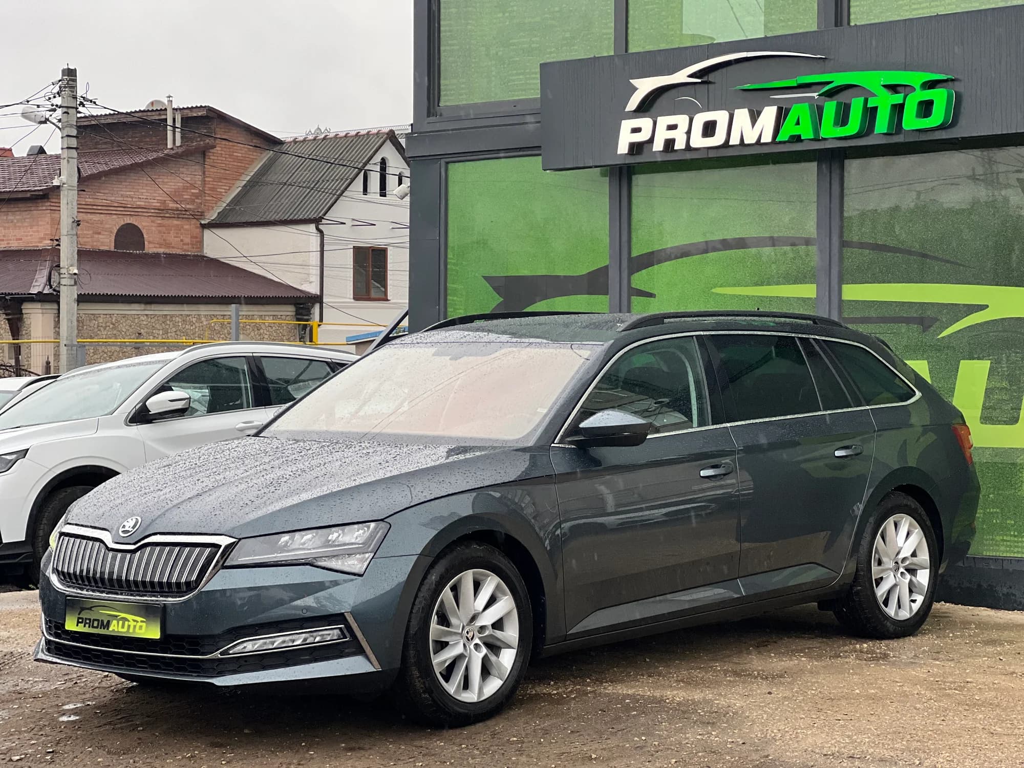 Skoda Superb — fotografie 1